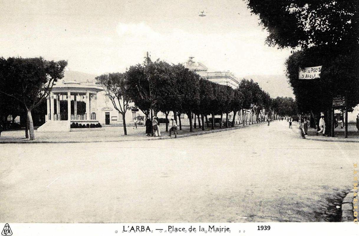 L'Arba - Place de la Mairie et Kiosque.jpg